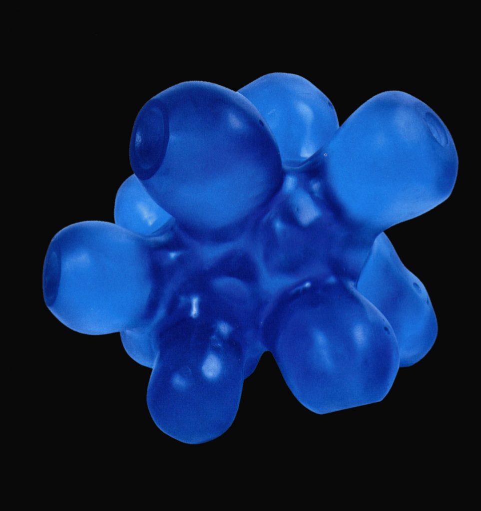 Atomo, 2005, scultura, resina e pigmento, cm. 30x35x28
